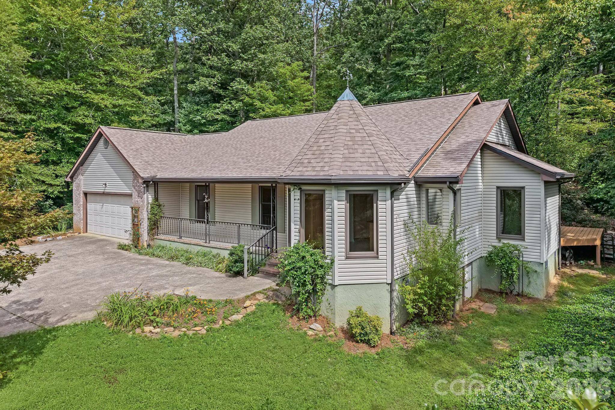 163 Woodburn DR, Swannanoa, NC 28778