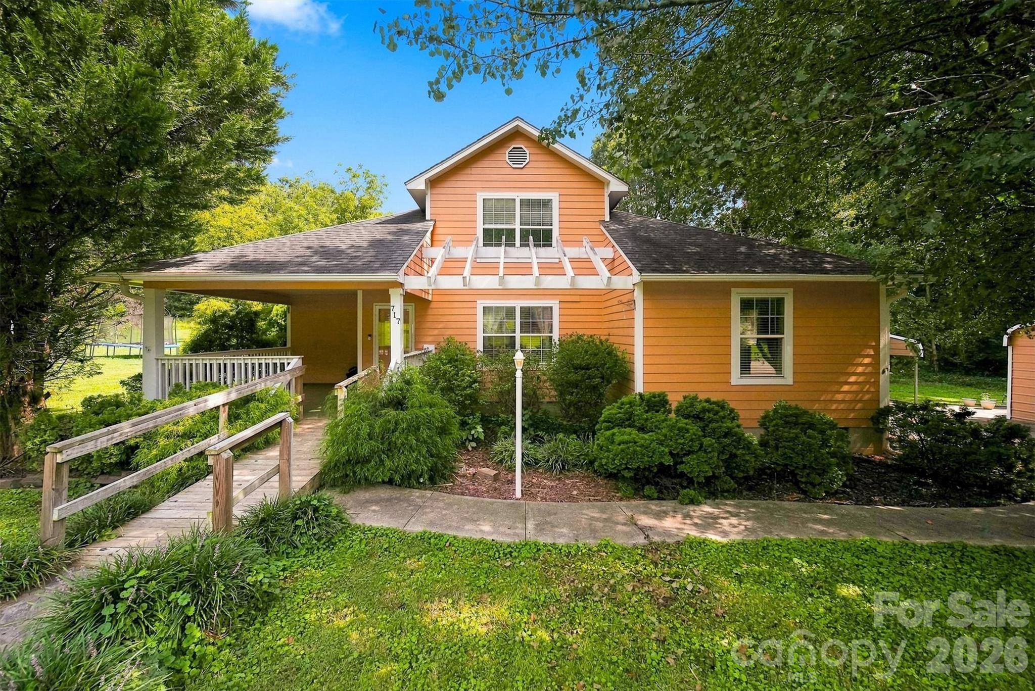 717 2nd Street PL SW, Conover, NC 28613