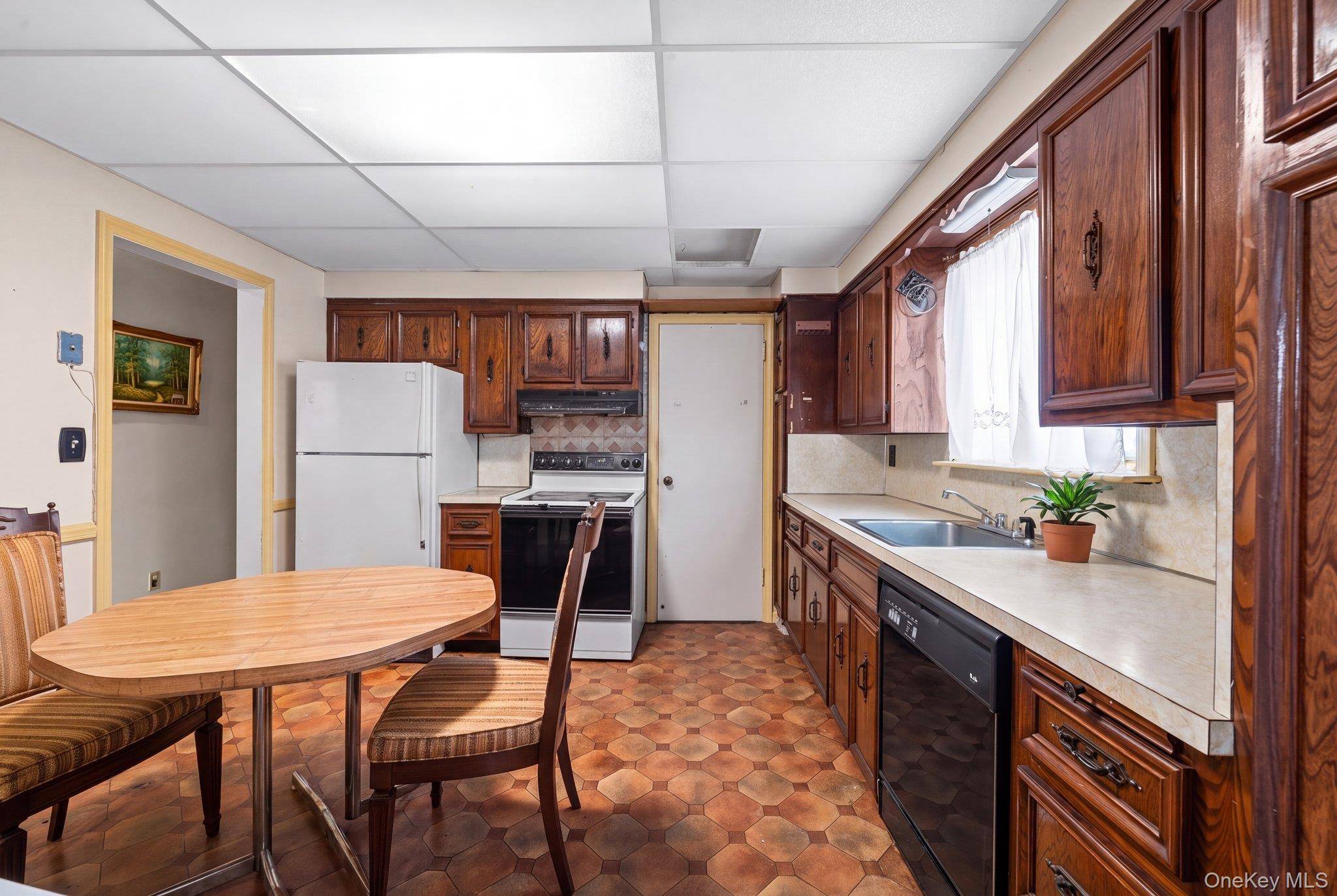 118-18 235th ST, Cambria Heights, NY 11411