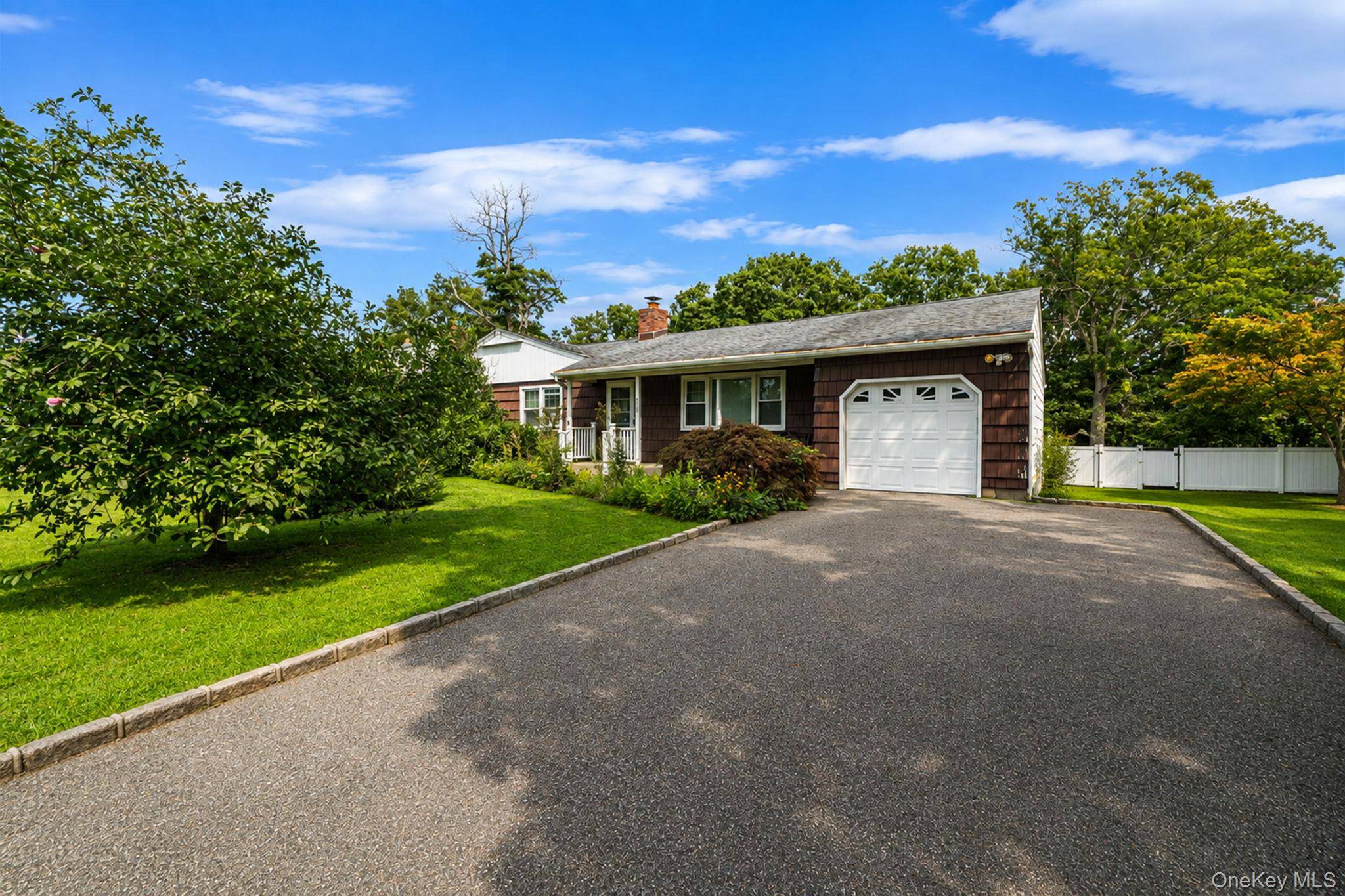 2345 Louis Kossuth AVE, Ronkonkoma, NY 11779