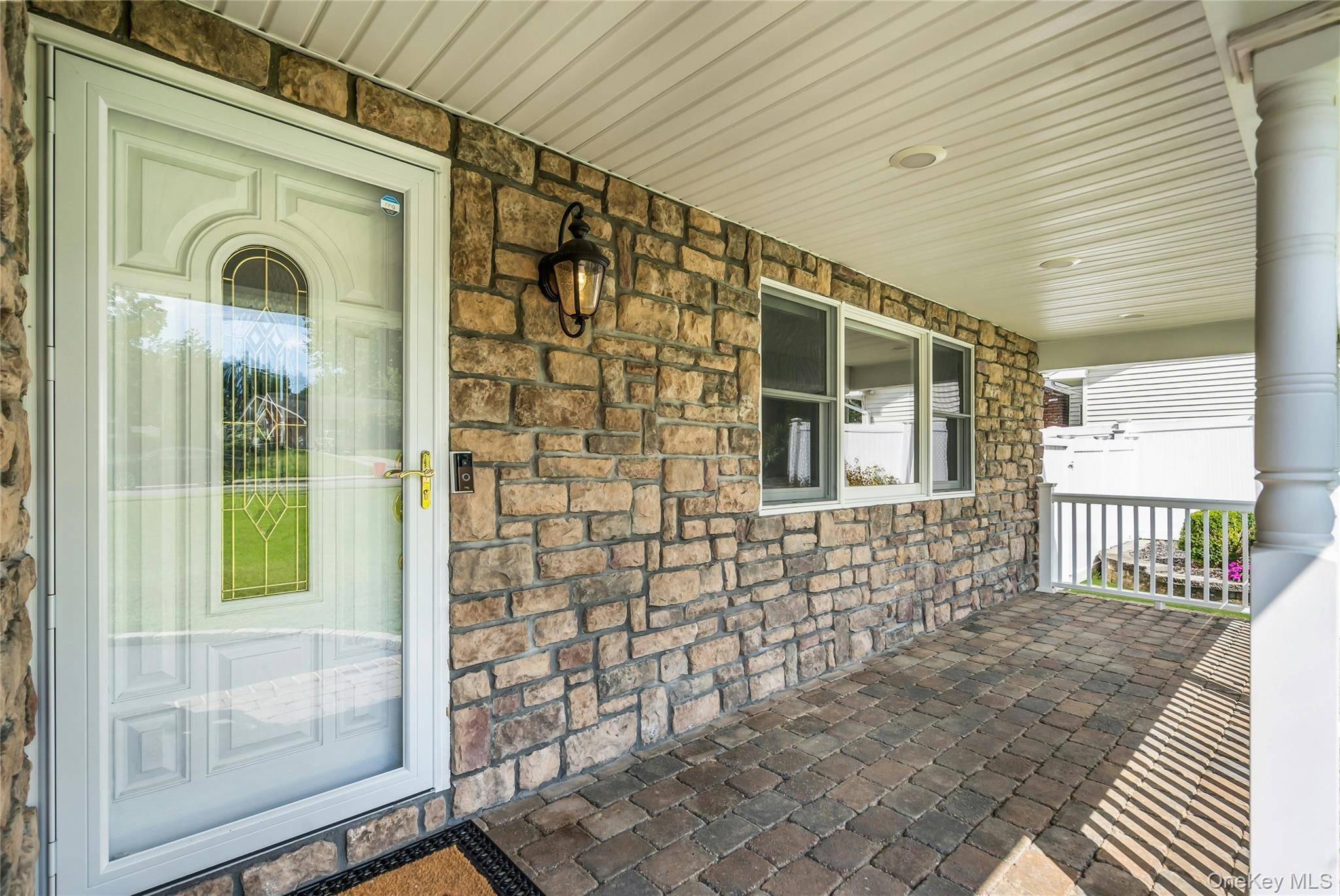 19 Opal CT, Hauppauge, NY 11788