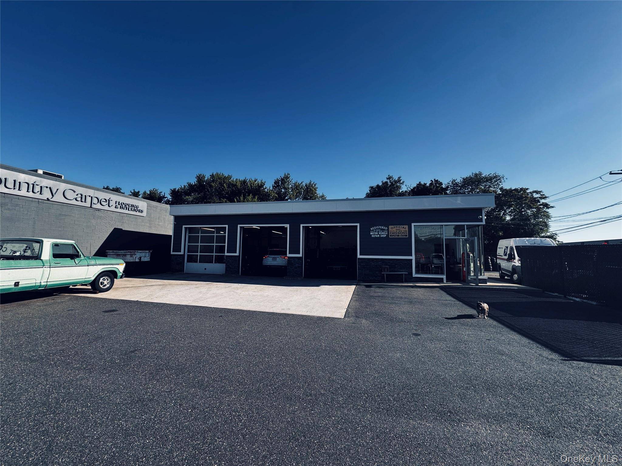215 Robbins LN, Syosset, NY 11791
