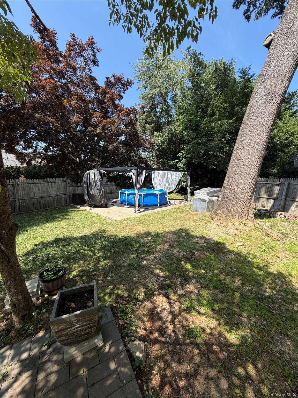 6 Raphael ST, Huntington, NY 11746