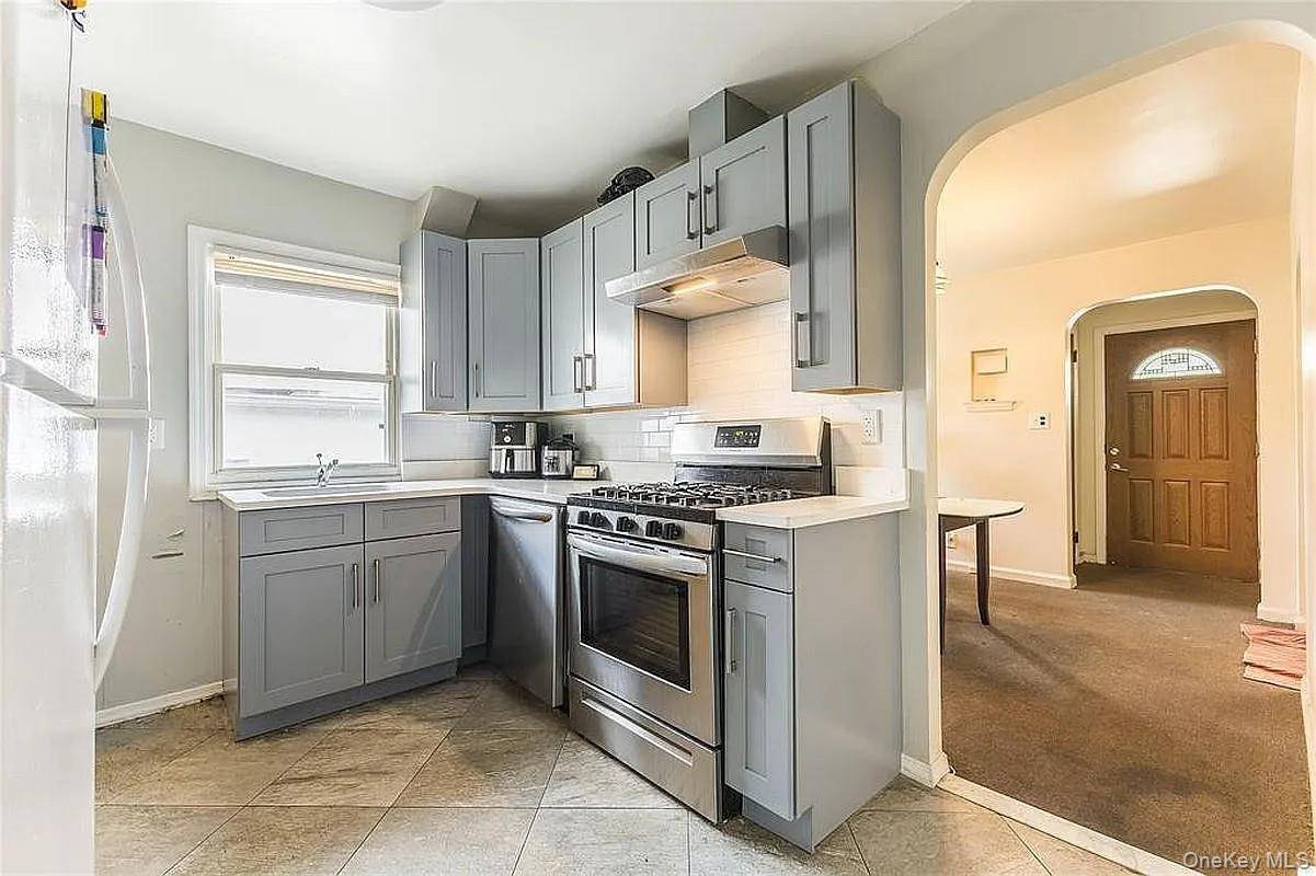 80-15B 168th ST, Jamaica Estates, NY 11432