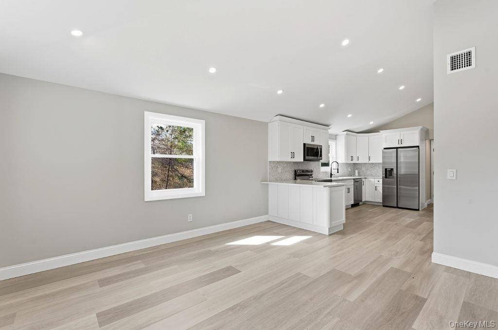 452 Montauk HWY, East Quogue, NY 11942