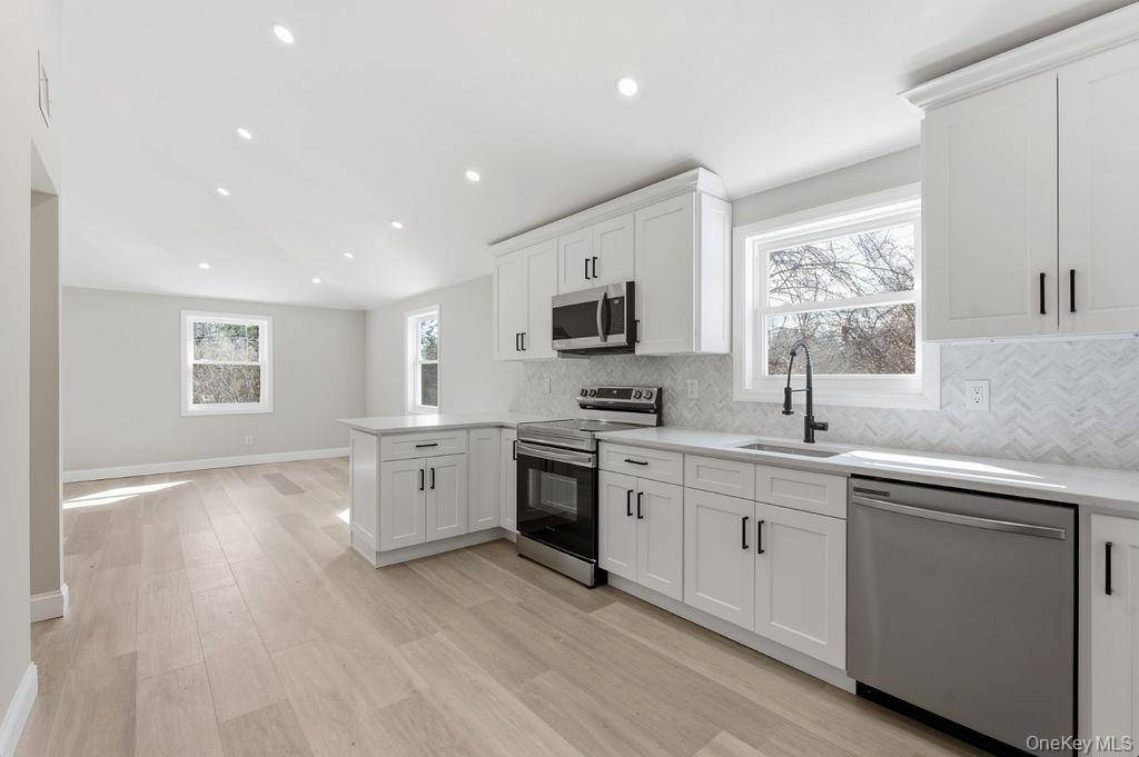 452 Montauk HWY, East Quogue, NY 11942