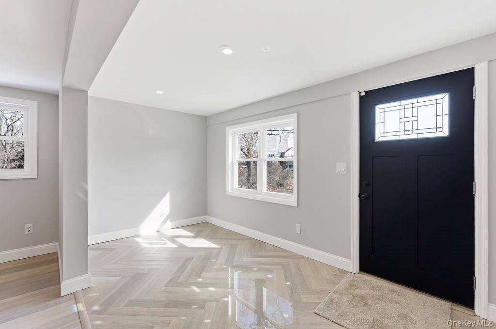 452 Montauk HWY, East Quogue, NY 11942