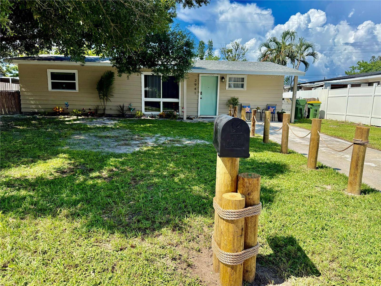 2941 POPLAR ST, Sarasota, FL 34237