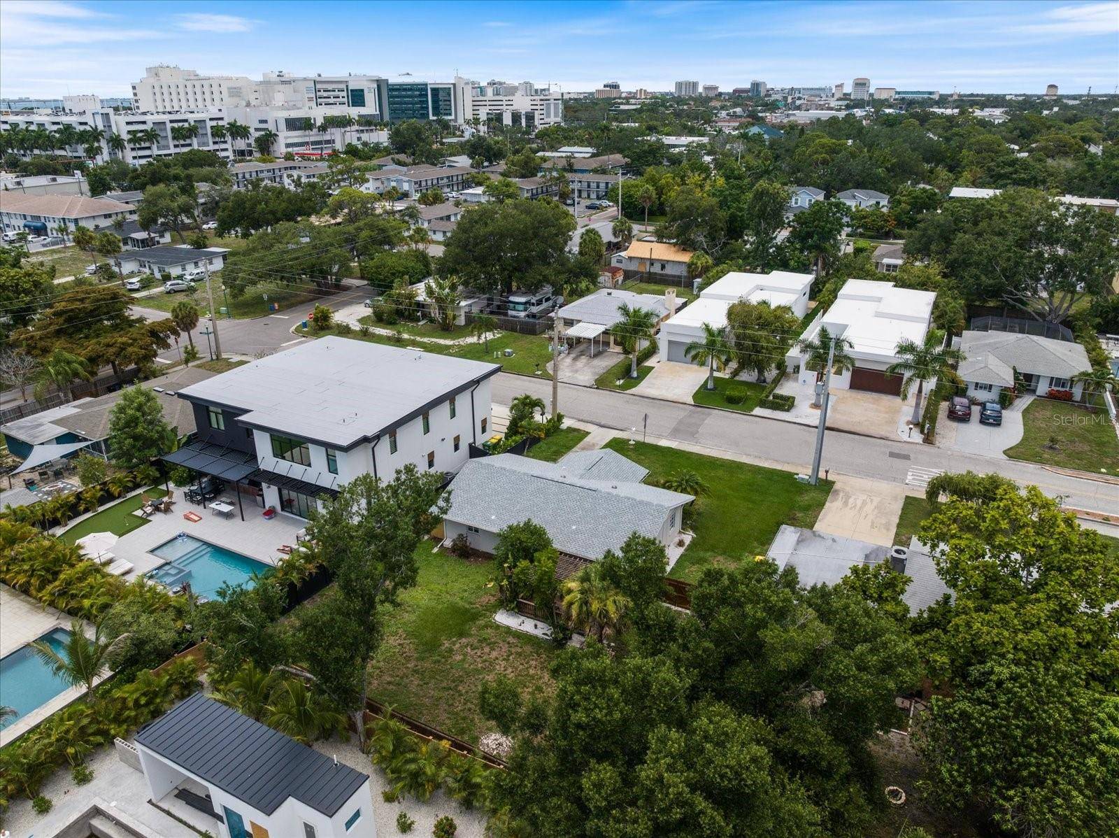2126 HYDE PARK ST, Sarasota, FL 34239