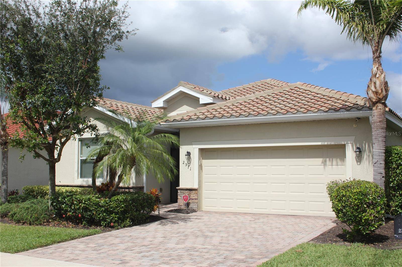 2571 LAURENTINA LN, Cape Coral, FL 33909