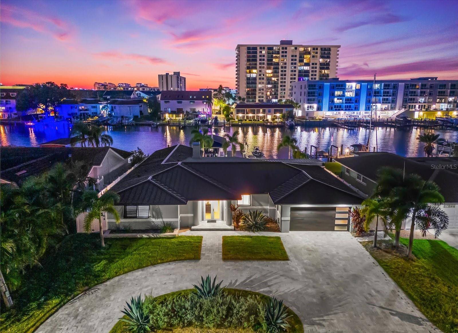 330 LEEWARD IS, Clearwater Beach, FL 33767