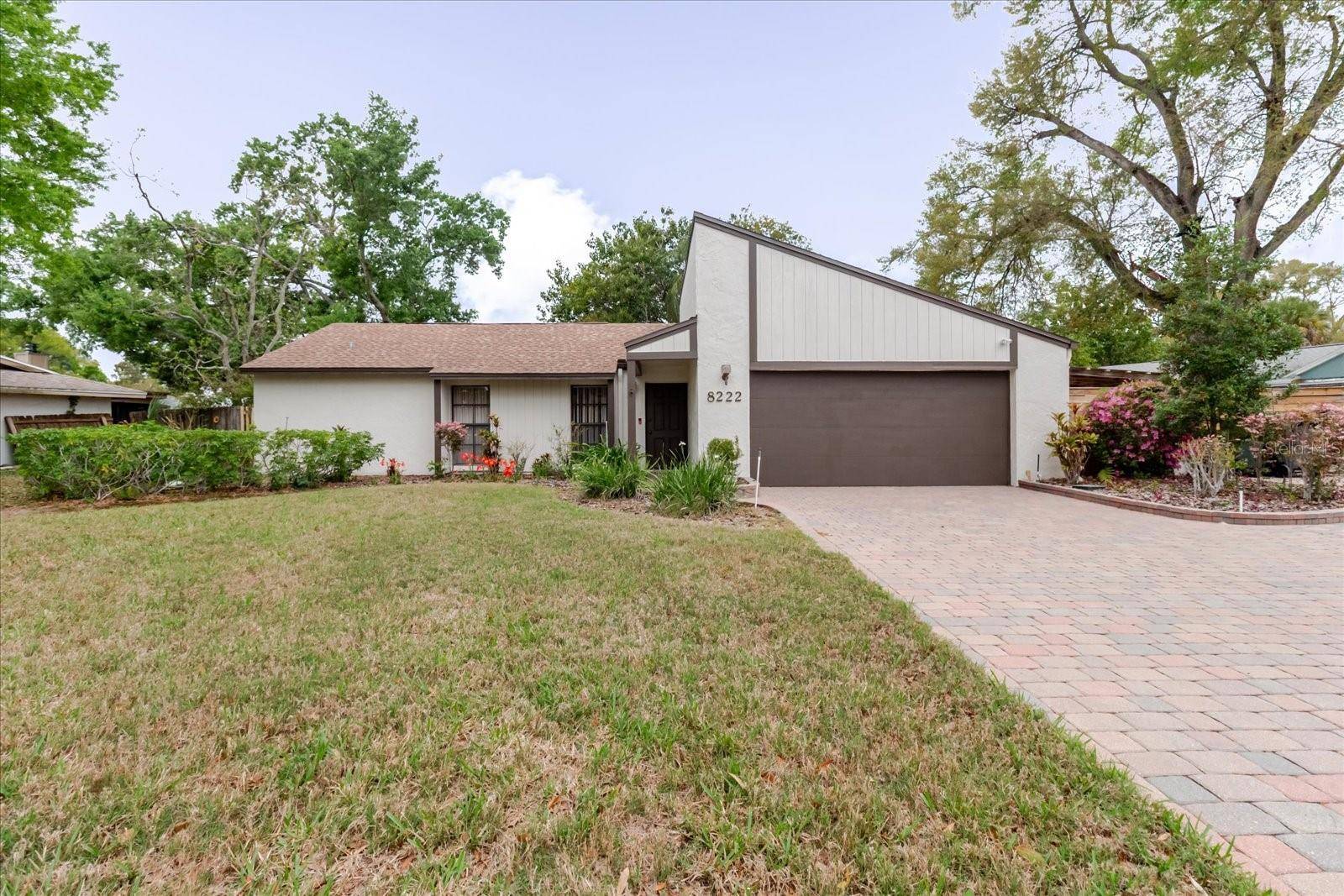 8222 LA SERENA DR, Tampa, FL 33614