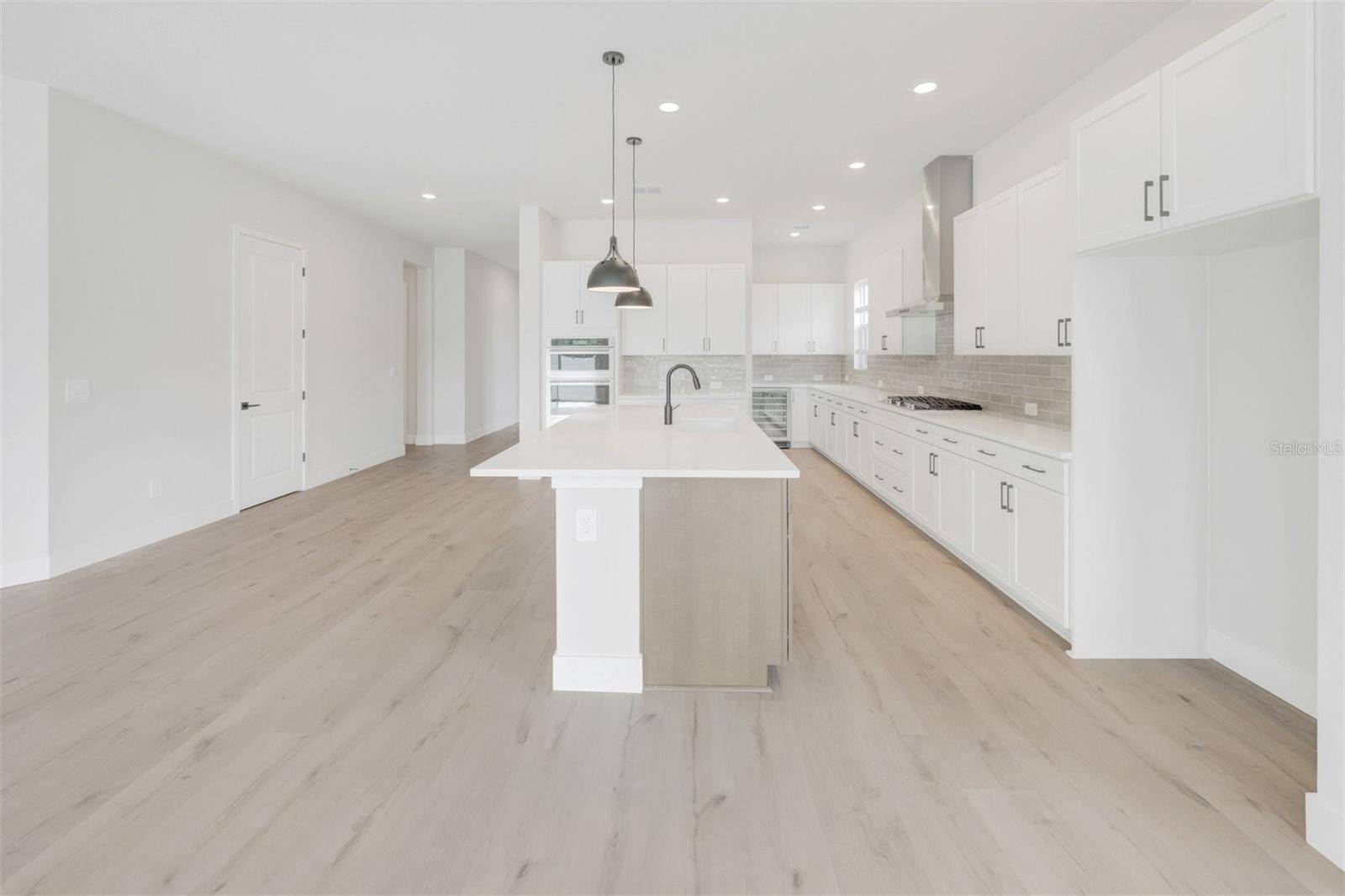 6823 HERON MEADOW DR, Sarasota, FL 34241