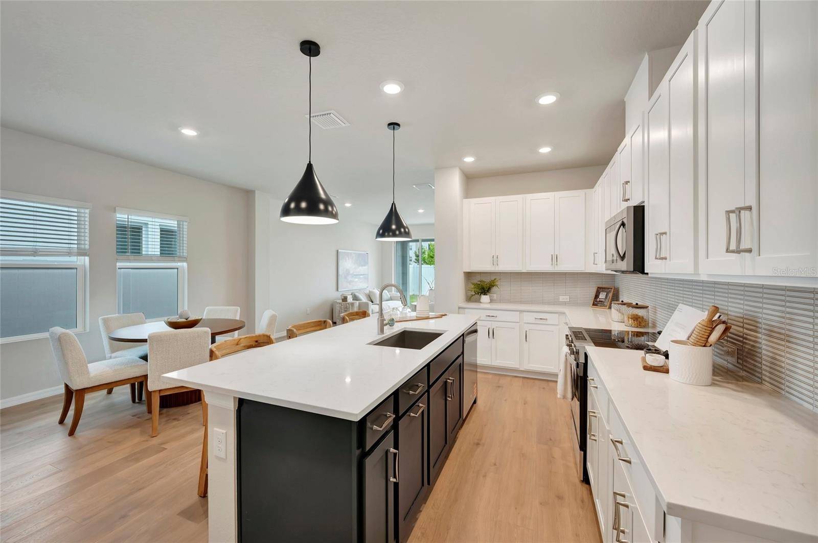 31232 PENDLETON LANDING CIR, Wesley Chapel, FL 33545