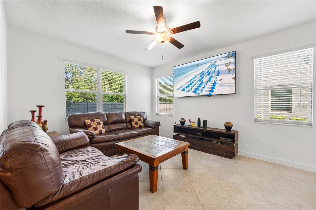 8166 CRESCENT OAKS DR, New Port Richey, FL 34655