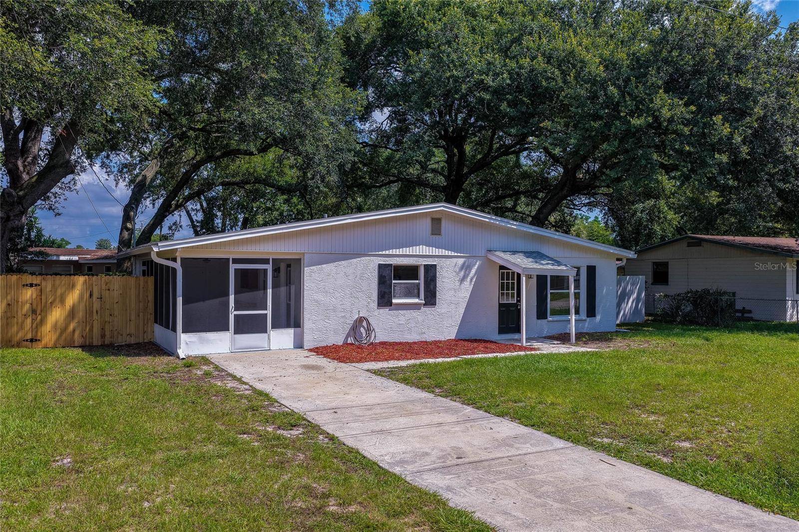1220 LEON LN, Daytona Beach, FL 32117