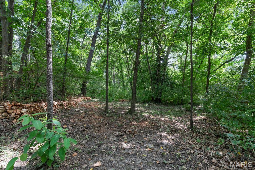 908 Hanna RD, Manchester, MO 63021