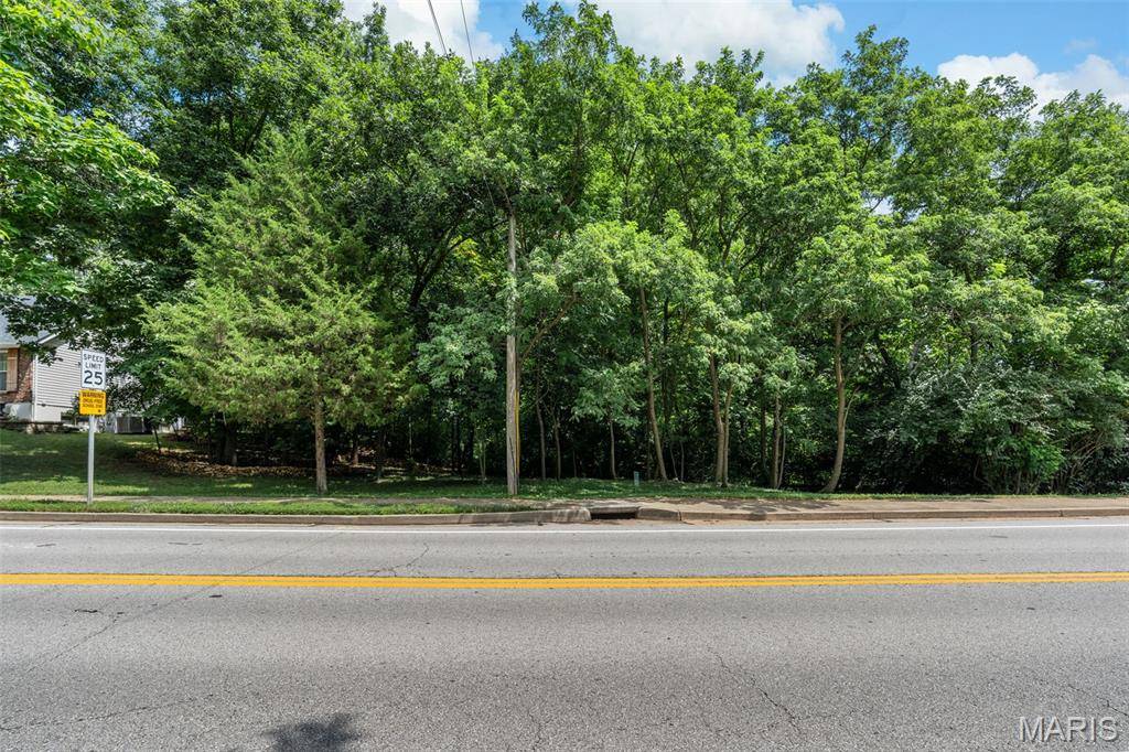 908 Hanna RD, Manchester, MO 63021