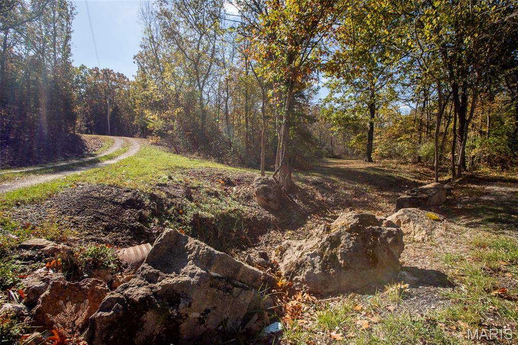 207 Good News LN, Cuba, MO 65453