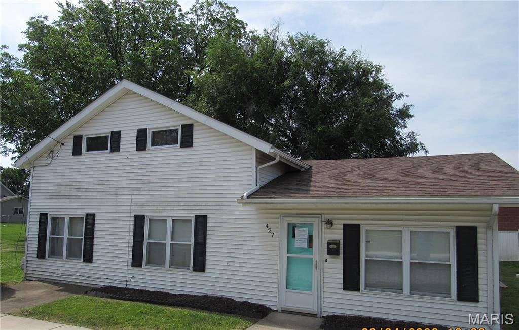 427 Sycamore ST, Carrollton, IL 62016