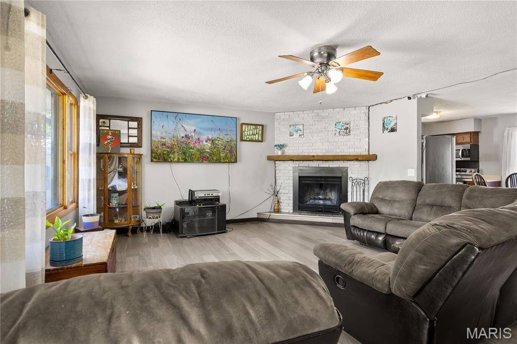 59 Oak Hill RD, Eldon, MO 65026