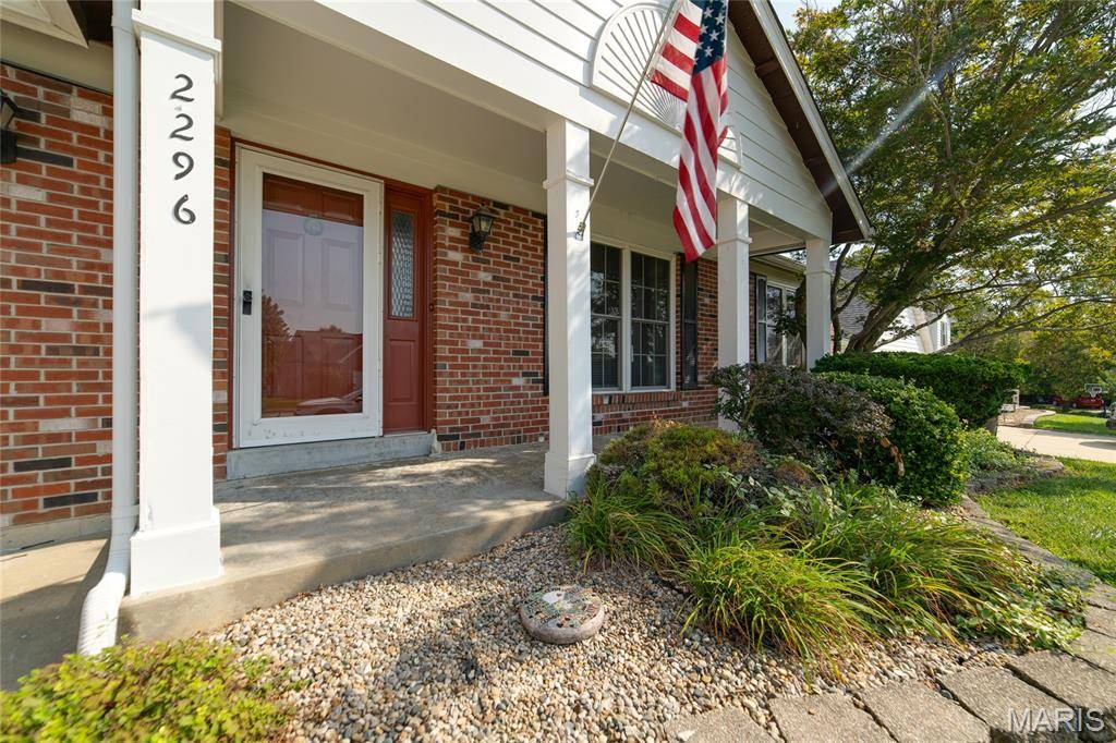 2296 Delaware DR, St Charles, MO 63303