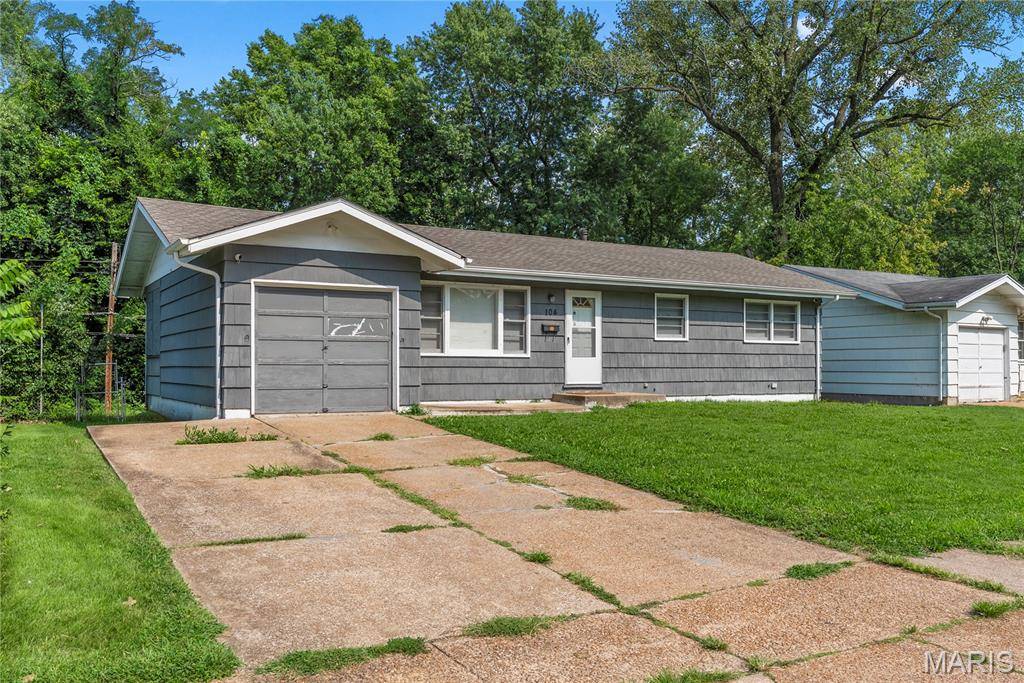 104 Fenwick DR, Ferguson, MO 63135