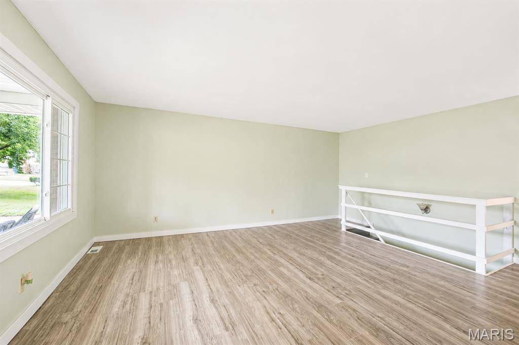 5 Beatrice CT, East Alton, IL 62024