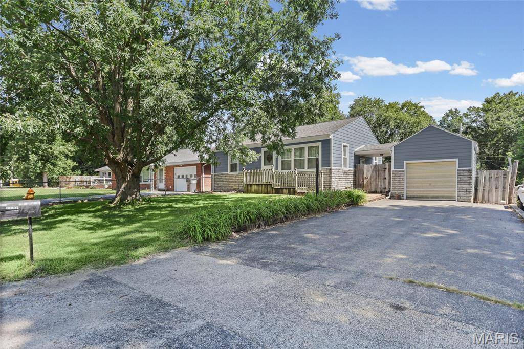 1137 Pine DR, Belleville, IL 62220