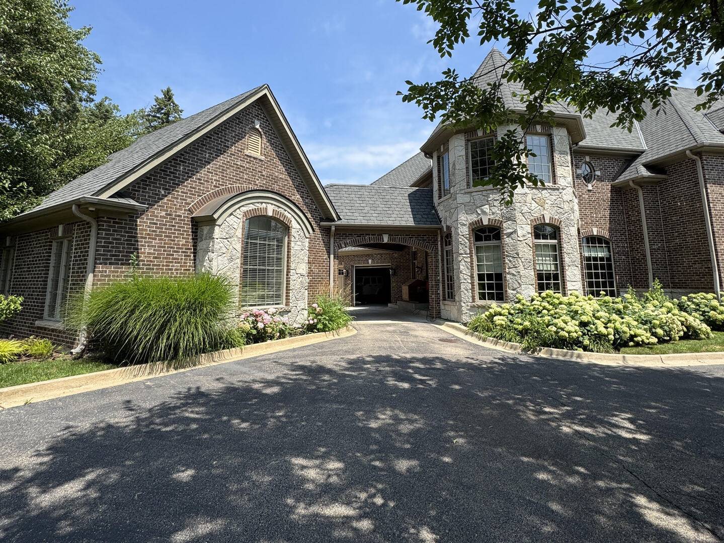 16W122 91st ST, Burr Ridge, IL 60527