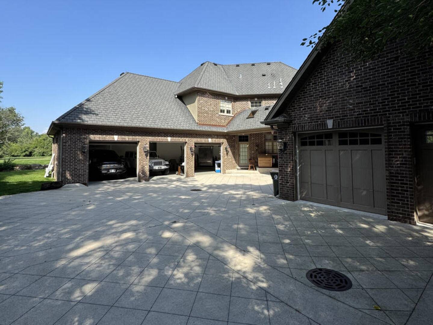 16W122 91st ST, Burr Ridge, IL 60527