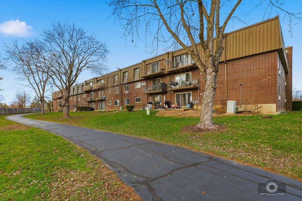 588 Fairway View DR #2H, Wheeling, IL 60090