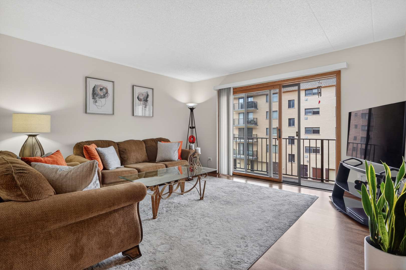 1454 Ashland AVE #305, Des Plaines, IL 60016