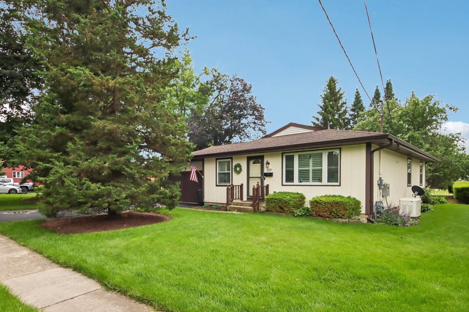 109 Weaver DR, Cary, IL 60013