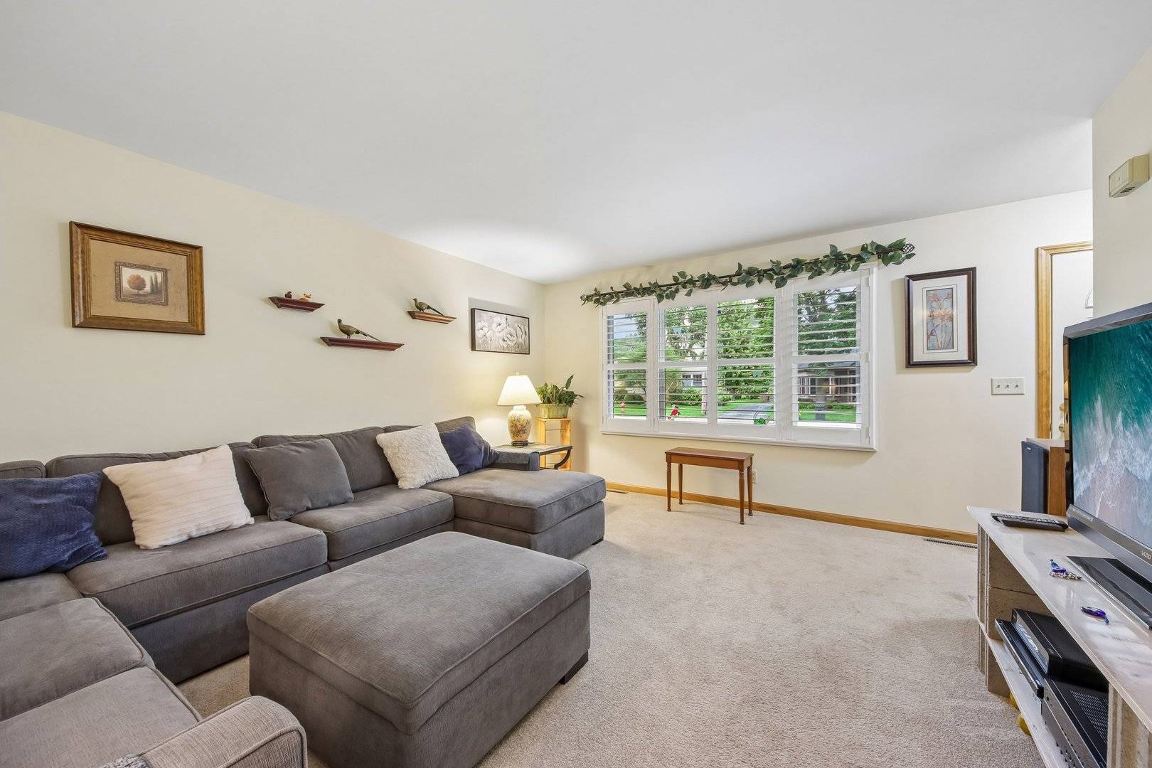 109 Weaver DR, Cary, IL 60013