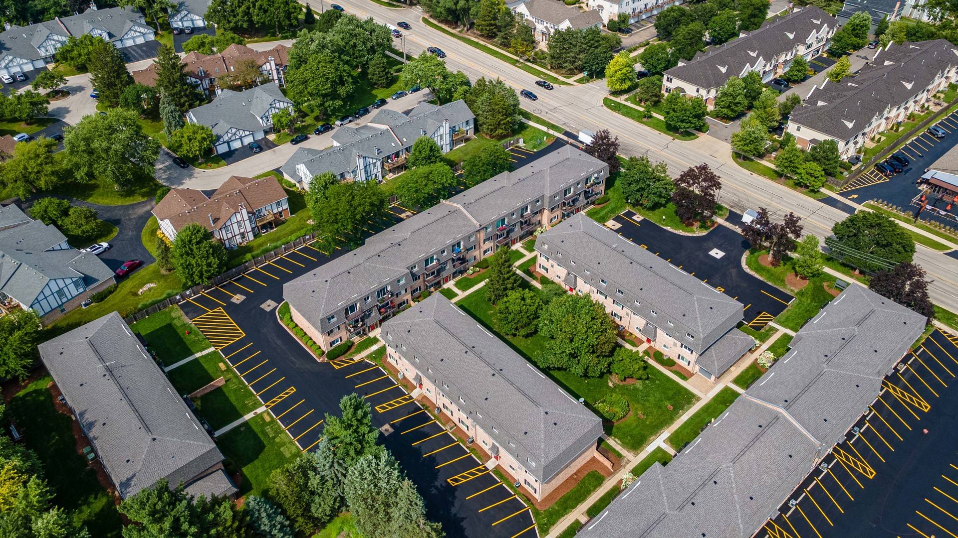 884 S Plum Grove RD #111, Palatine, IL 60067