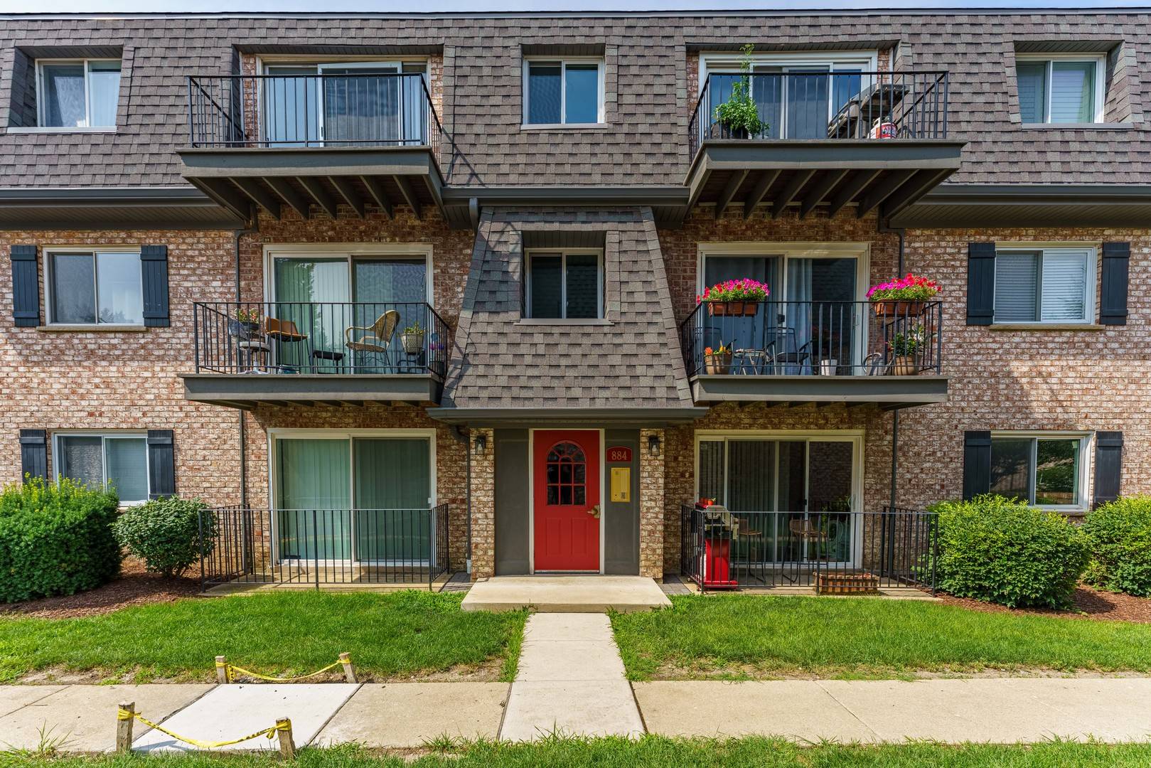 884 S Plum Grove RD #111, Palatine, IL 60067