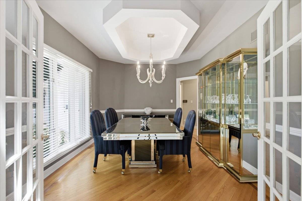 34 Robin Hood RNCH, Oak Brook, IL 60523