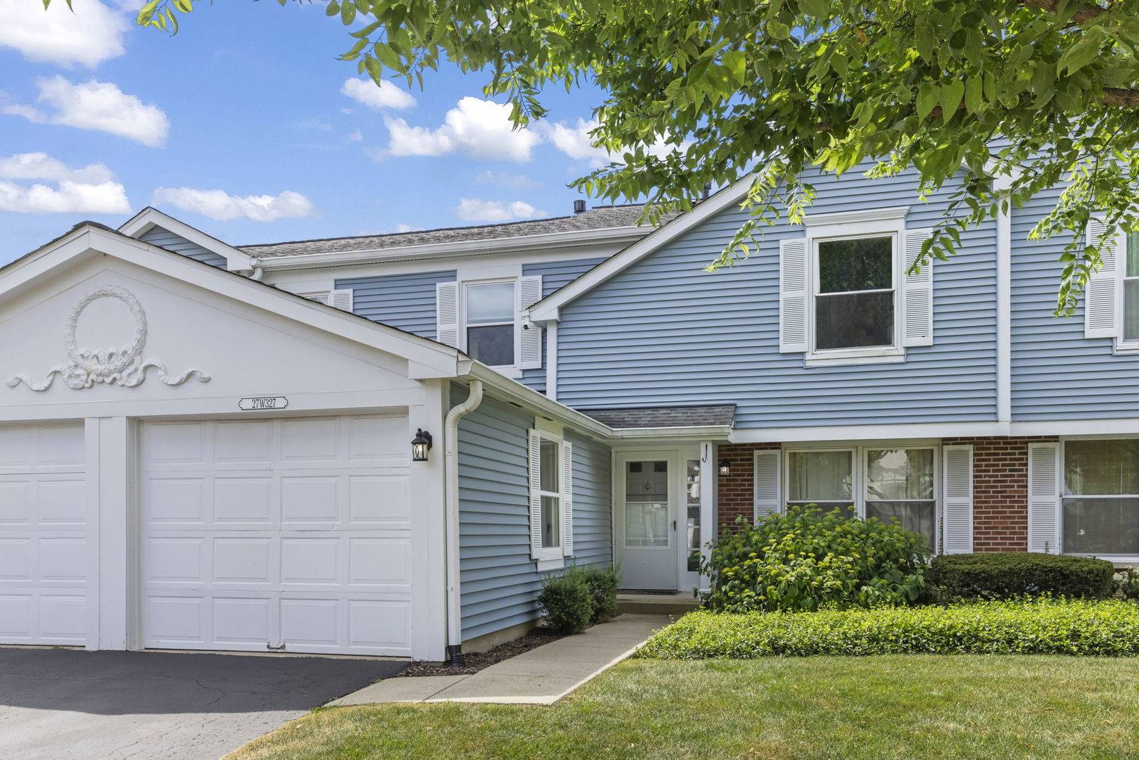 27W327 Providence LN, Winfield, IL 60190