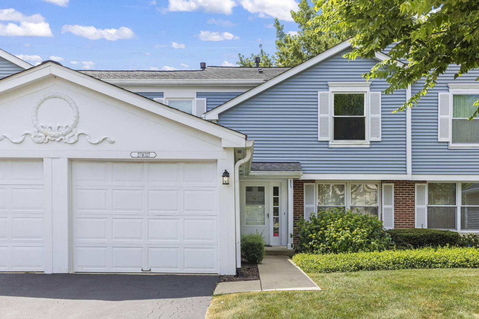 27W327 Providence LN, Winfield, IL 60190