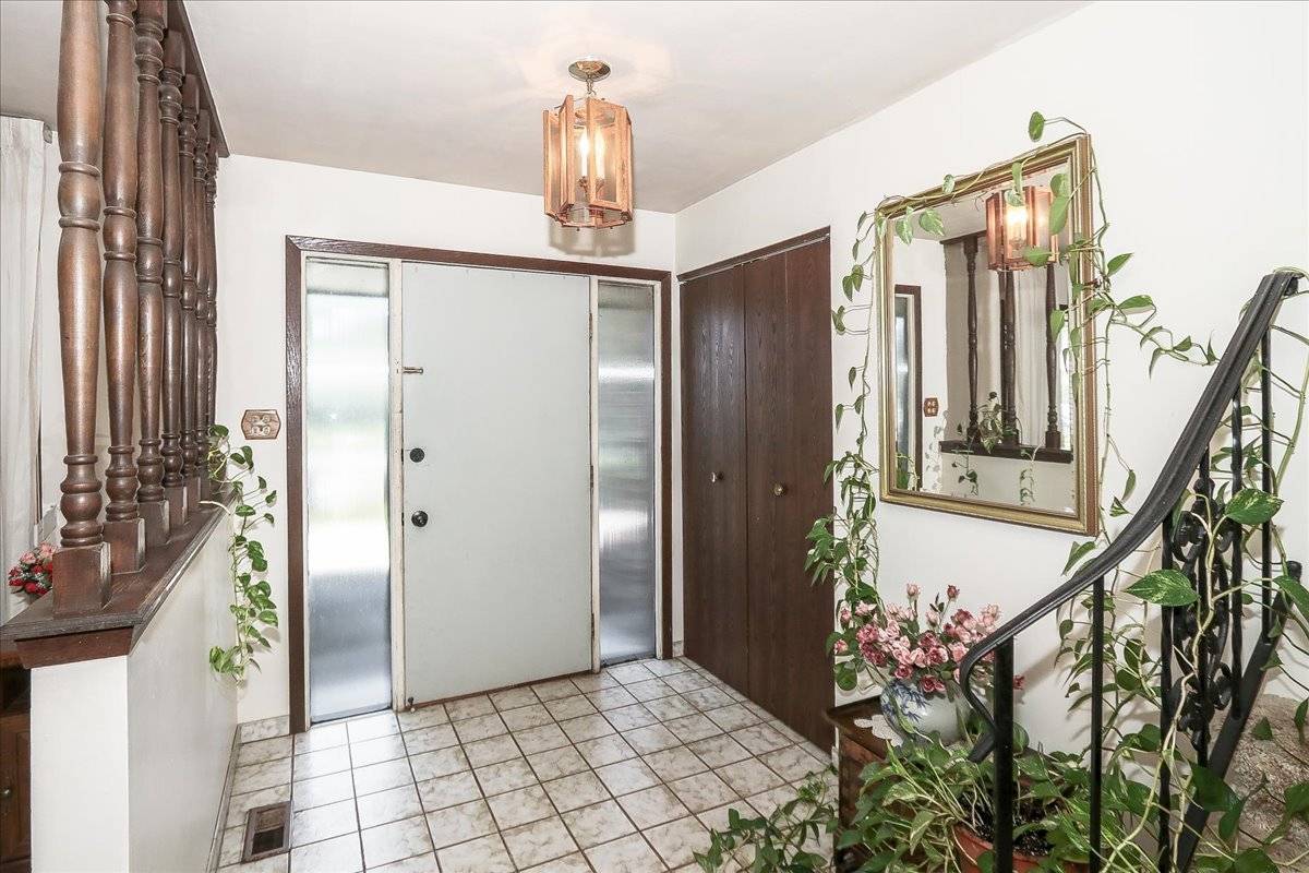 988 Tiverton CT, Schaumburg, IL 60193