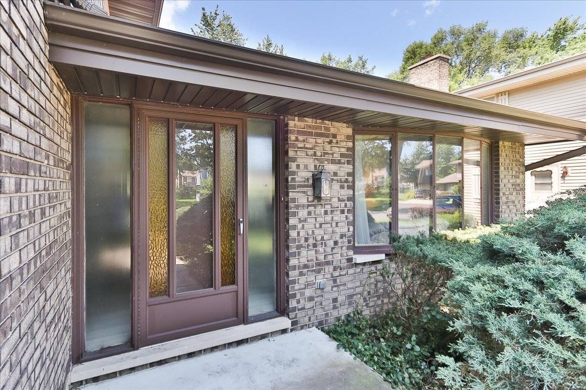 988 Tiverton CT, Schaumburg, IL 60193
