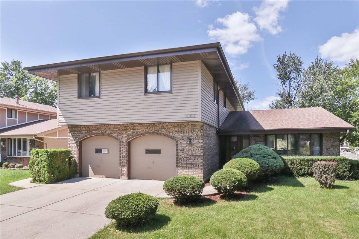 988 Tiverton CT, Schaumburg, IL 60193