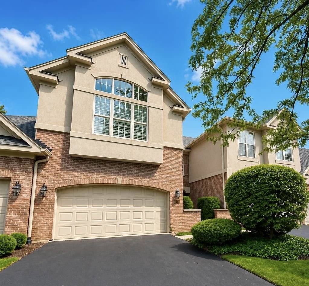 1204 Ashbrook CT, Darien, IL 60561