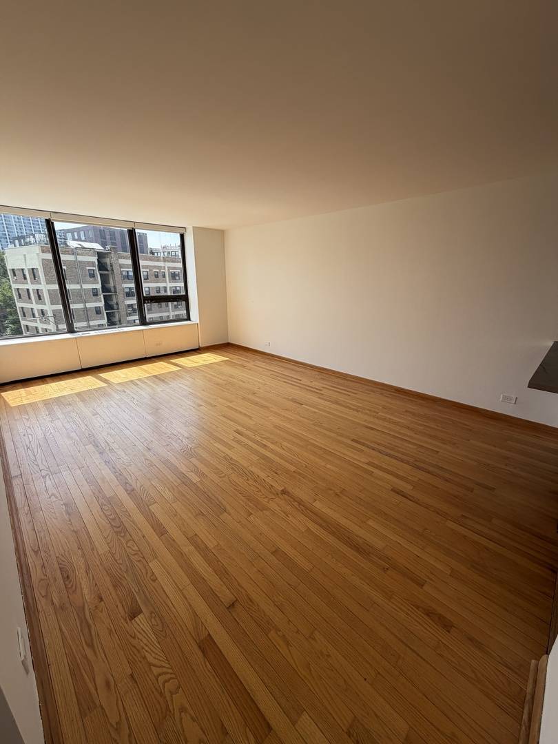 3930 N Pine Grove AVE #604, Chicago, IL 60613