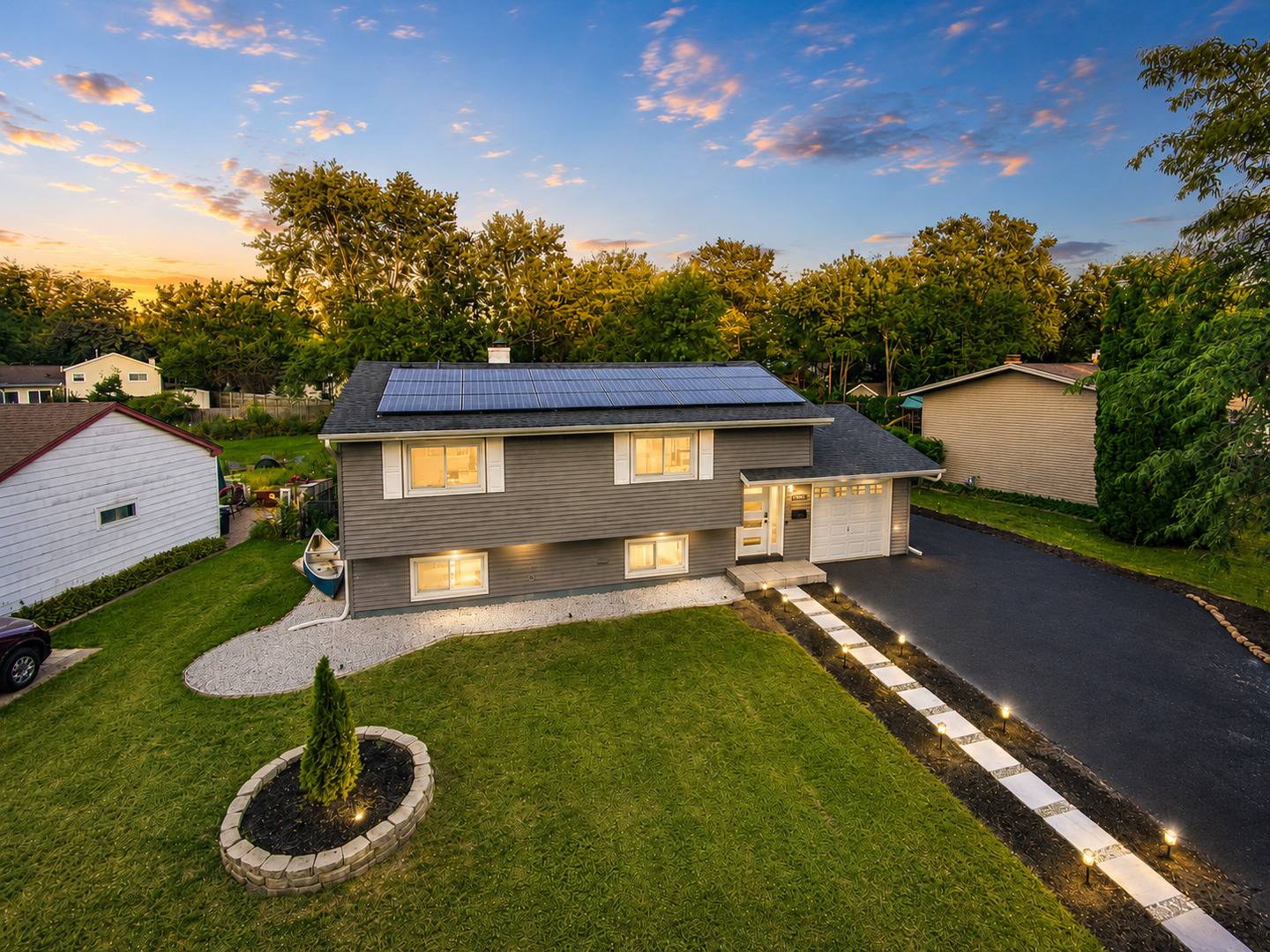 1003 Sheffield DR, Crystal Lake, IL 60014