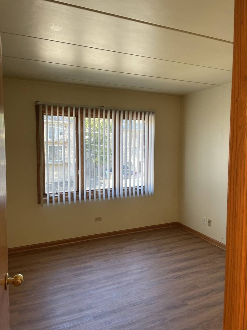 9532 Minnick AVE #2W, Oak Lawn, IL 60453