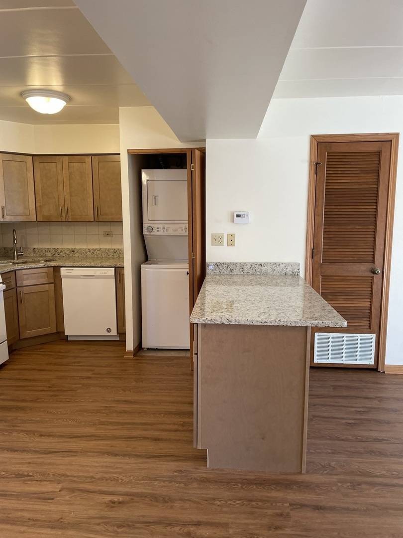 9532 Minnick AVE #2W, Oak Lawn, IL 60453