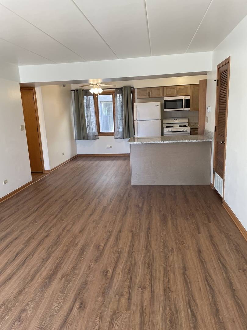 9532 Minnick AVE #2W, Oak Lawn, IL 60453