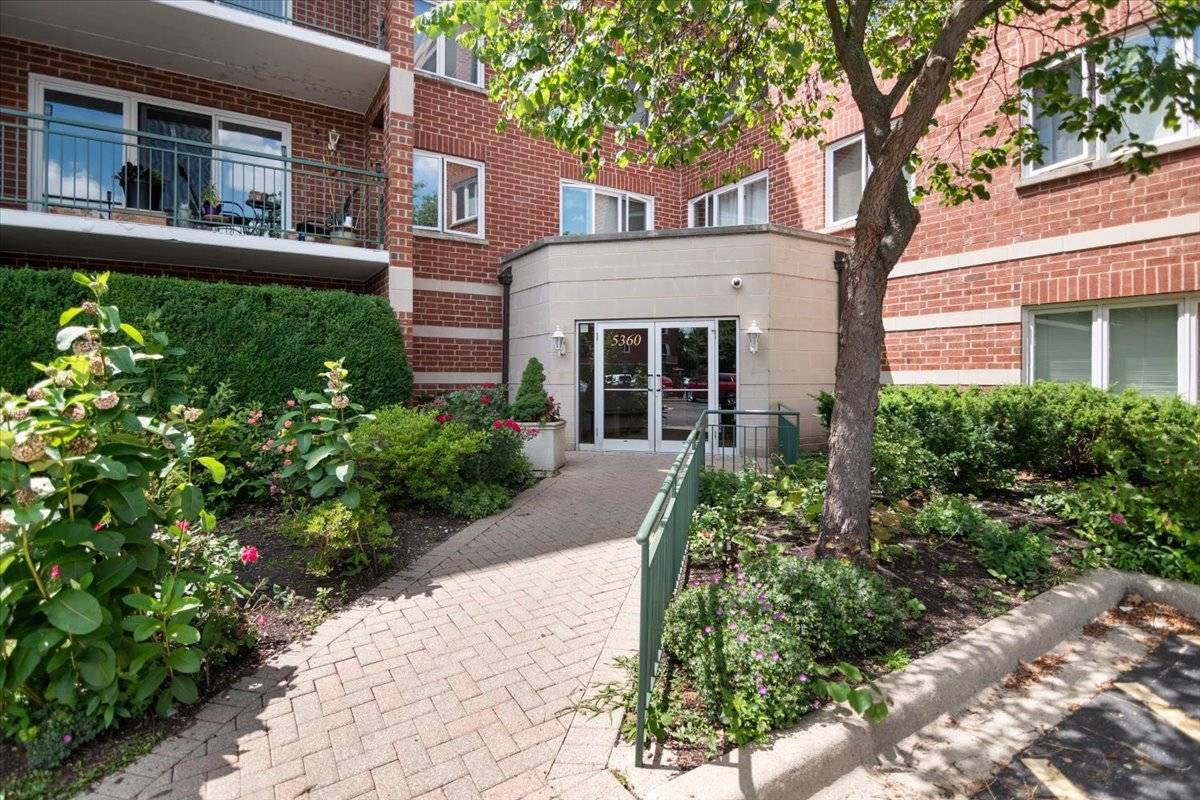 5360 N Lowell AVE #311, Chicago, IL 60630